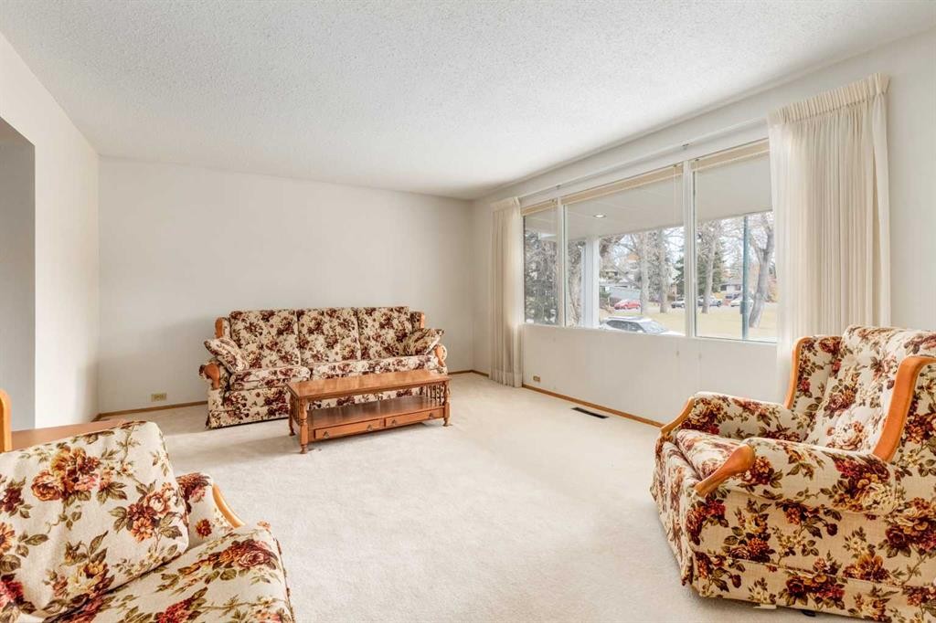 2043 Ungava Road Nw, Calgary, AB