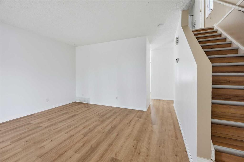 70 Edgeburn Crescent Nw, Calgary, AB