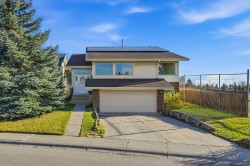 88 Woodfield Drive SW Calgary, AB T2W 3T5