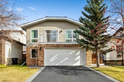 71 Strathclair Rise SW Calgary, AB T3H 1G3