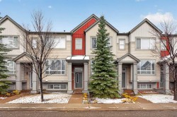 39 Copperpond Close SE Calgary, AB T2Z 0Y8