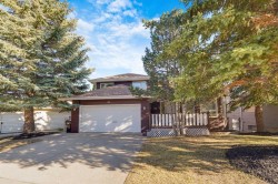 84 Strathlorne Crescent SW Calgary, AB T3H 1M8