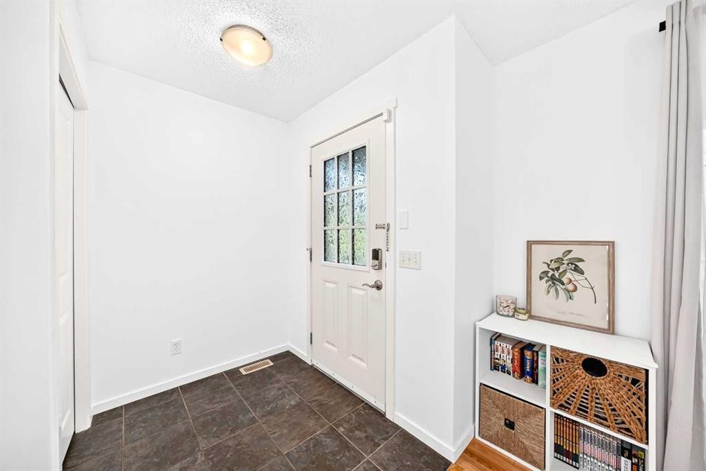 139 89 Street Sw, Calgary, AB