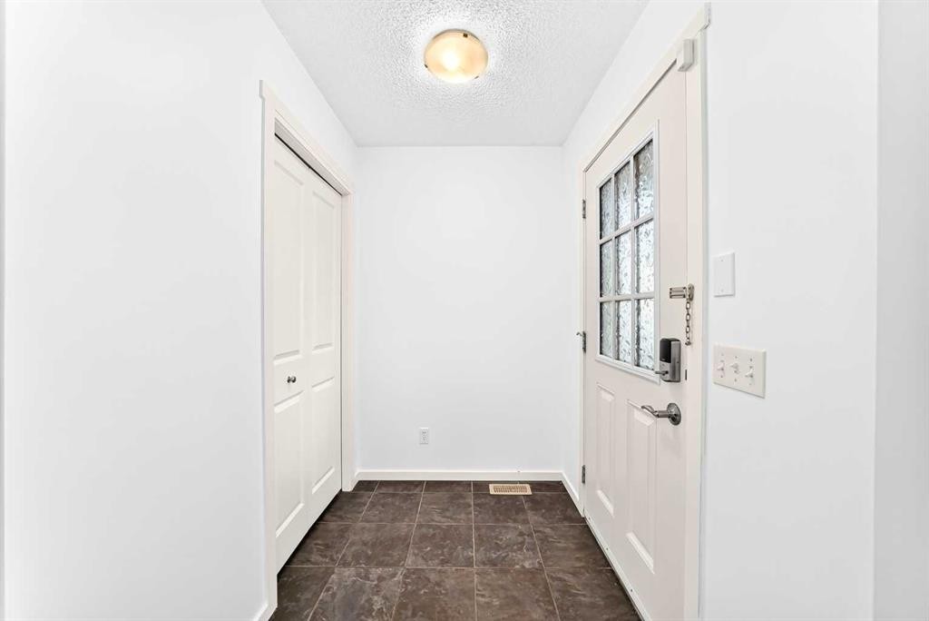 139 89 Street Sw, Calgary, AB