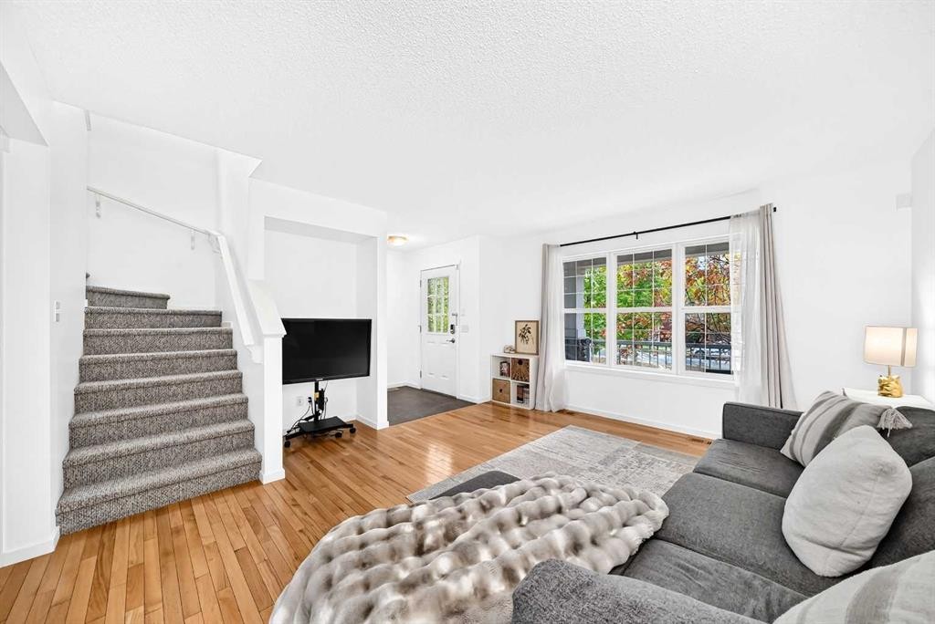 139 89 Street Sw, Calgary, AB