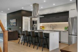 2327B Osborne Crescent SW Calgary, AB T2T 0Y7