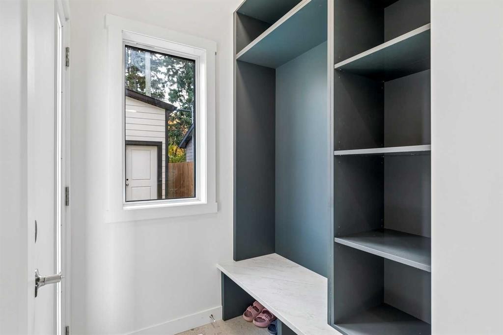 1637 Bowness Road Nw, Calgary, AB