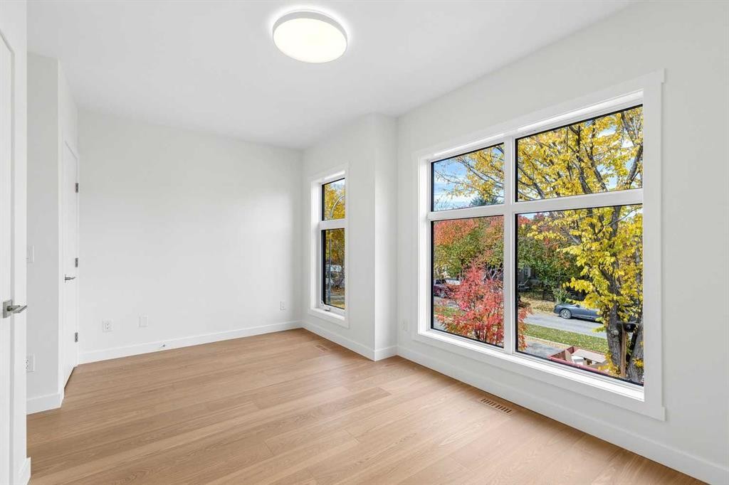 1637 Bowness Road Nw, Calgary, AB