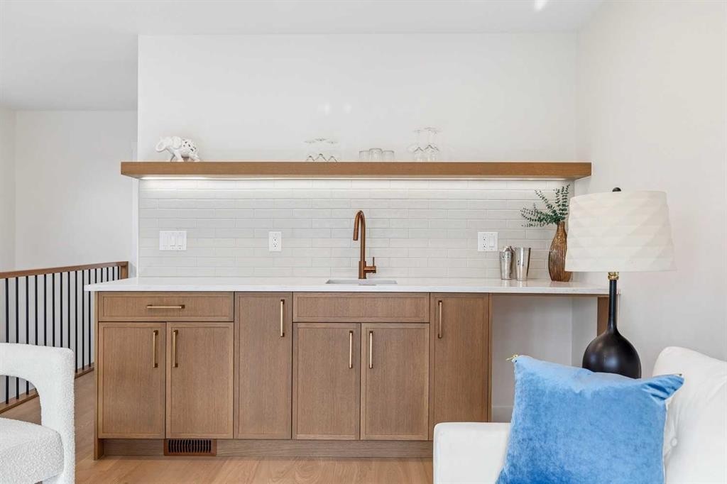 1637 Bowness Road Nw, Calgary, AB