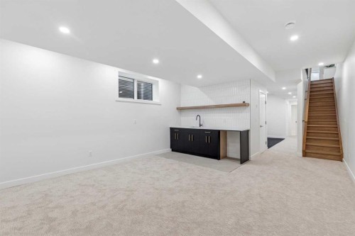 1637 Bowness Road Nw, Calgary, AB 