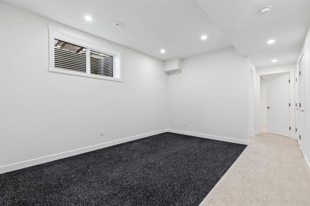 1637 Bowness Road Nw, Calgary, AB