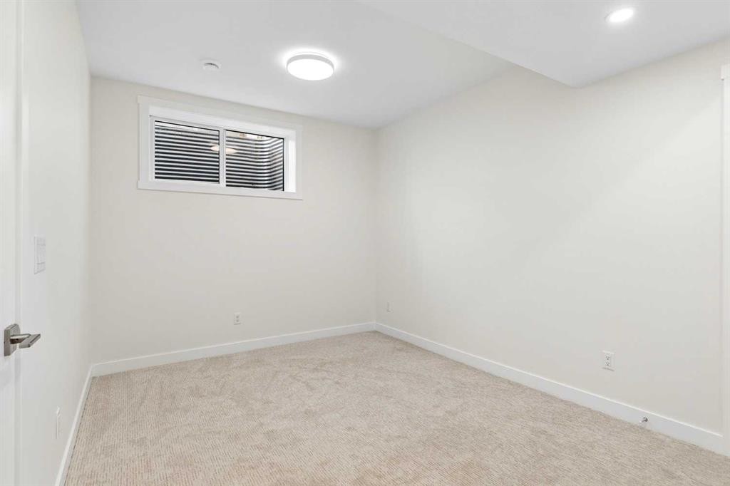1637 Bowness Road Nw, Calgary, AB