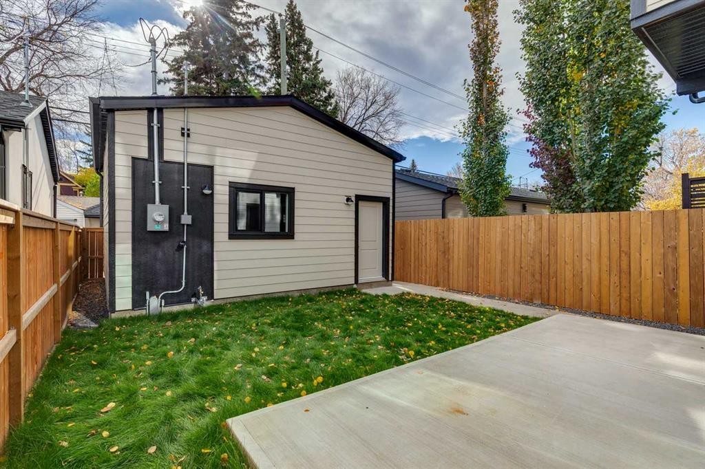 1637 Bowness Road Nw, Calgary, AB
