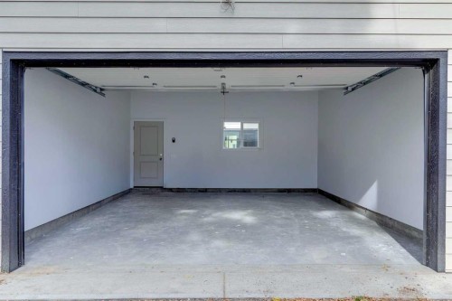 1637 Bowness Road Nw, Calgary, AB 