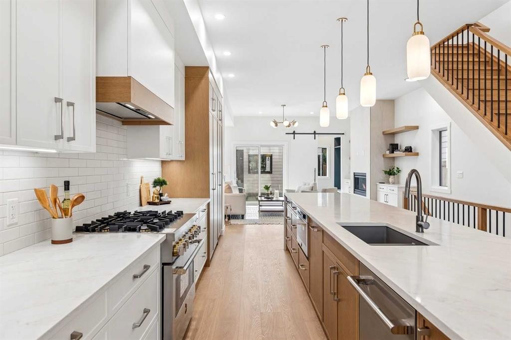 1637 Bowness Road Nw, Calgary, AB