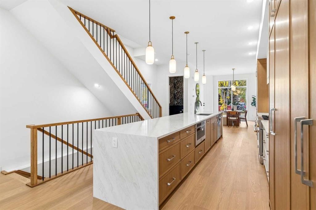 1637 Bowness Road Nw, Calgary, AB