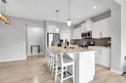 75 Evanscrest Way NW Calgary, AB T3P 0R7