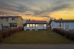 3032 32A Avenue SE Calgary, AB T2B 0J3