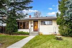 31 Hendon Place NW Calgary, AB T2K 2A2