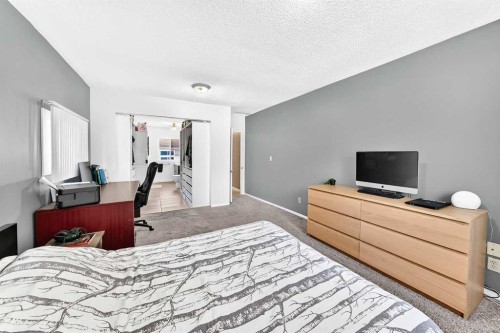 8512 33 Avenue Nw, Calgary, AB 