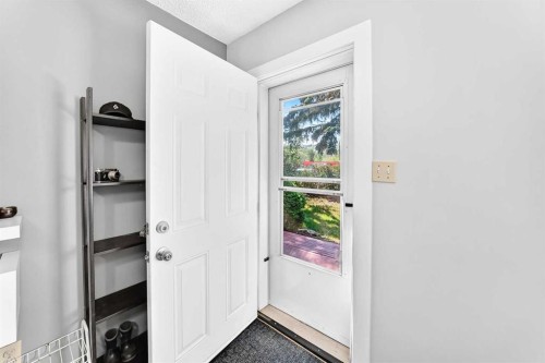 8512 33 Avenue Nw, Calgary, AB 