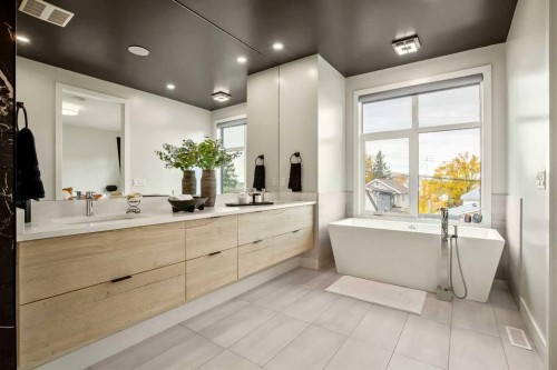 228 33 Avenue Ne, Calgary, AB 