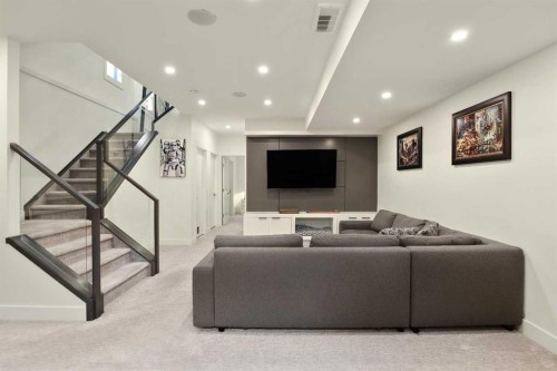 228 33 Avenue Ne, Calgary, AB 