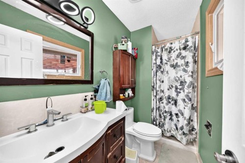5447 Rundleview Road Ne, Calgary, AB 