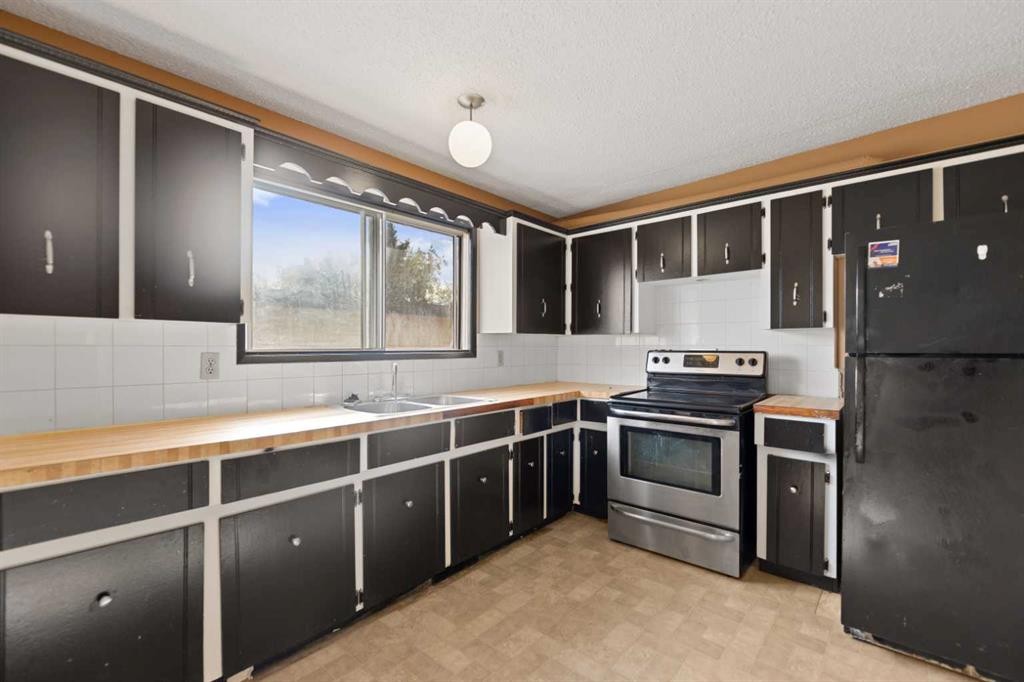 221 Theodore Place Nw, Calgary, AB