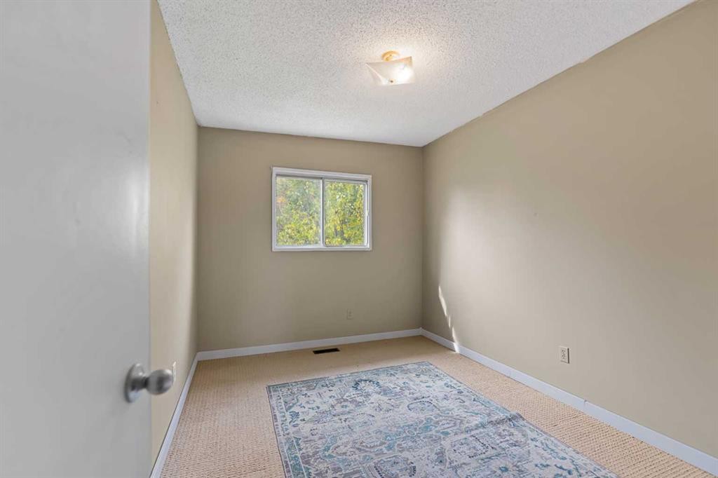 221 Theodore Place Nw, Calgary, AB