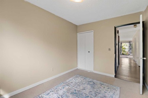 221 Theodore Place Nw, Calgary, AB 