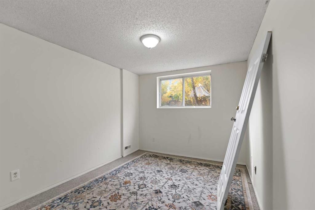 221 Theodore Place Nw, Calgary, AB