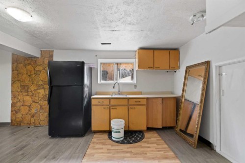 221 Theodore Place Nw, Calgary, AB 