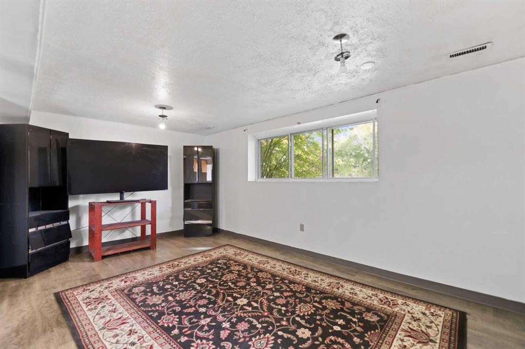 221 Theodore Place Nw, Calgary, AB