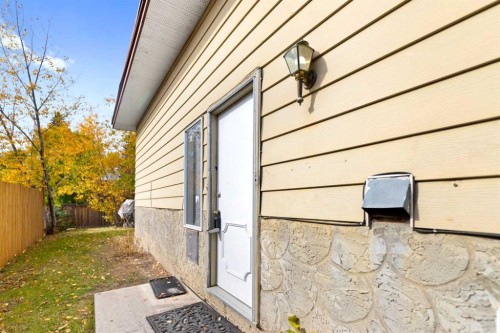 221 Theodore Place Nw, Calgary, AB 