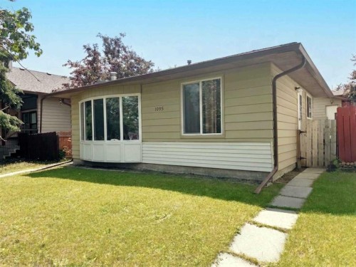 1095 Berkley Drive Nw, Calgary, AB 