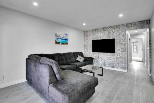 4304 44 Avenue Ne, Calgary, AB 