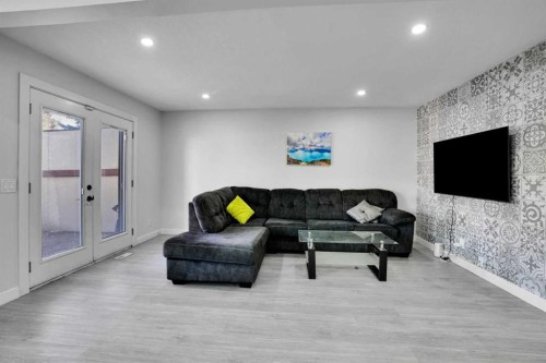 4304 44 Avenue Ne, Calgary, AB 