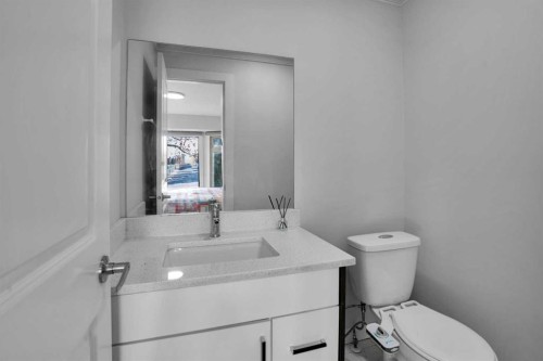 4304 44 Avenue Ne, Calgary, AB 