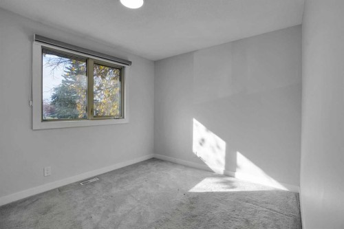 4304 44 Avenue Ne, Calgary, AB 