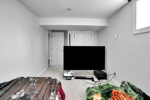 4304 44 Avenue Ne, Calgary, AB 