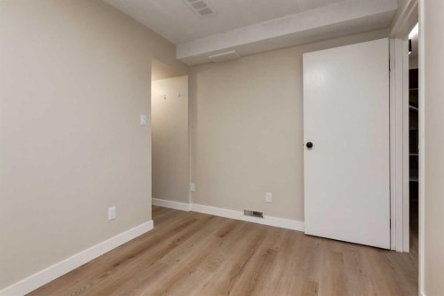 8826 6 Street Se, Calgary, AB 
