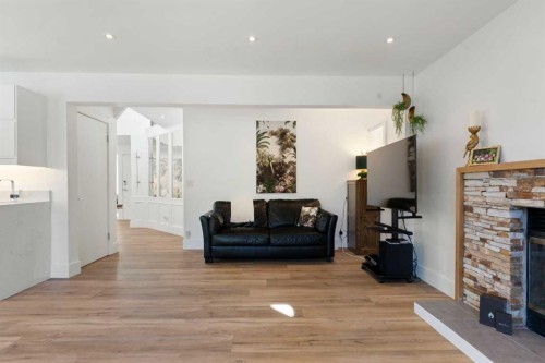 127 Edgewood Drive Nw, Calgary, AB 