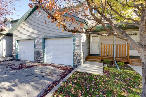 25-156 Canoe Drive SW Airdrie, AB T4B 2Z3