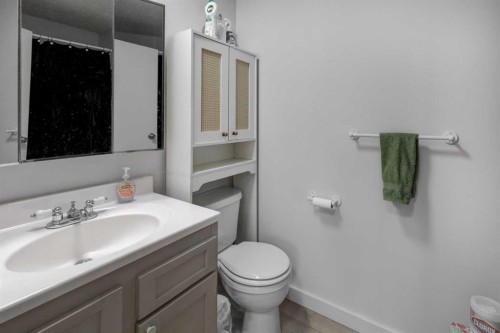 8636 47 Avenue Nw, Calgary, AB 