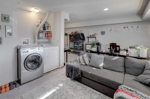 8636 47 Avenue Nw, Calgary, AB 