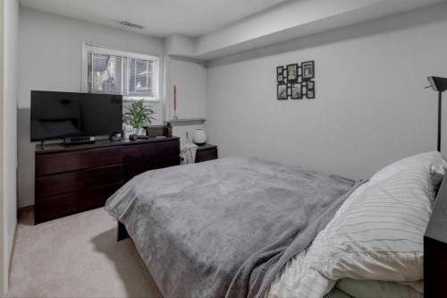 8636 47 Avenue Nw, Calgary, AB 