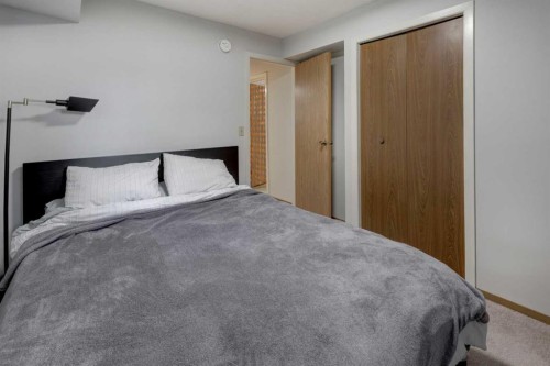 8636 47 Avenue Nw, Calgary, AB 