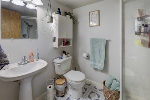 8636 47 Avenue Nw, Calgary, AB 