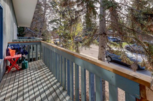 8636 47 Avenue Nw, Calgary, AB 